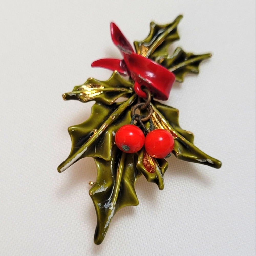 ART Holly Pin
